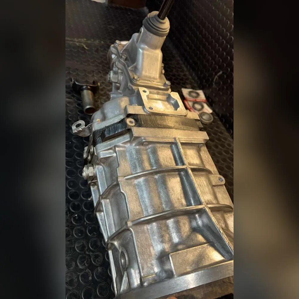 Caja Toyota Hilux original Japón 3.0 adaptada a Ford